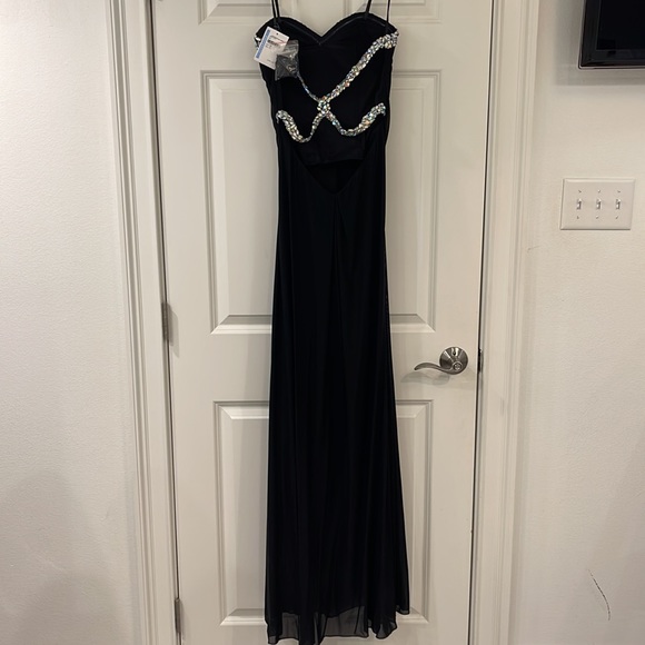 Formal Dress - Picture 5 of 6
